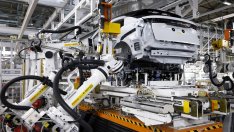 Високите разходи за труд насочват американските автоконцерни към роботите