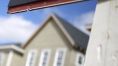 Спад на цените на жилищата се очаква на половината от пазарите в света