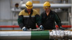 Петролът поевтинява на фона на растящите запаси от суров петрол в САЩ*