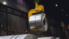 ЕС и САЩ готвят временна сделка за стоманата, за да избегнат връщането на митата на Тръмп