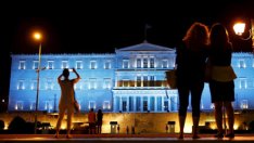 Еврозоната може да обвърже обслужването на гръцкия дълг с икономиката на страната