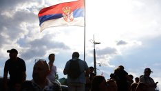 Защо ЕС закъснява с реакцията си в Сърбия?