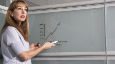 Заплатите на учителите се запазват въпреки намаления норматив