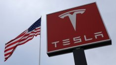 Tesla уволни стотици служители през последната седмица