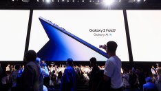 Samsung планира да пусне двойно сгъваем смартфон по-късно през 2025 г.