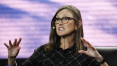 Кати Ууд: Обезценката на националните валути подкрепи възхода на биткойна