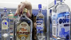 Русия въвежда единна минимална цена на водката независимо от процента алкохол