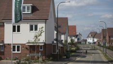 Отпускарският сезон понижи офертните цени на жилищата във Великобритания