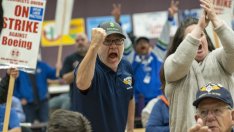 Работници на Boeing започват стачка, след като 96% от тях я подкрепиха