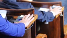 Хаос при гласуването за размера на пенсиите и добавките към тях