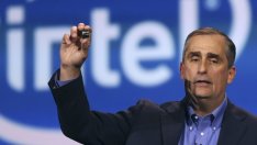 Шефът на Intel е продал акции за милиони, преди да съобщи за проблеми с чиповете