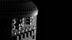 Малкият болт, който показва защо iPhone няма да е „Assembled in U.S.A.“*