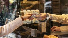 Оборотите в търговията на дребно у нас се понижават през април