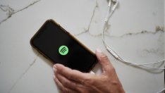 Подкастът на Джо Роугън вече е ексклузивен за Spotify и това изстреля акциите ѝ