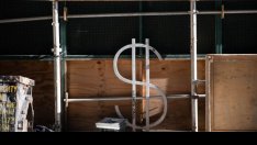 Доларът ще остане силен през 2023 г. заради опасенията от рецесия