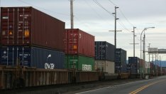 Въпреки вносните мита търговският дефицит на САЩ расте за трети пореден месец