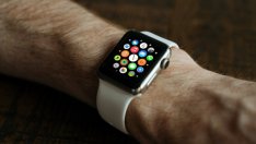 Продажбите на Apple Watch са се сринали с 55% на годишна база