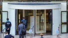 Все повече служители искат да се върнат в офиса, но хибридно