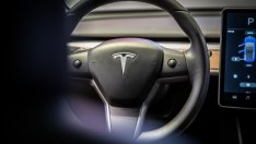 Tesla защитава надеждността на Autopilot в отговор на критики от двама сенатори