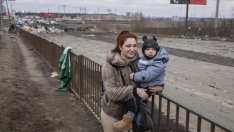 Руски въздушен удар порази и родилен дом в Мариупол