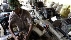 Как златодобивните компании поеха двойна загуба