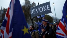 В опита си да си върне контрола, Великобритания го загуби