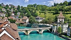 Швейцарците решават днес дали да преминат към суверенна монетарна система