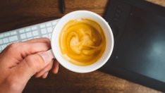 Български предприемачи създадоха ядлива чаша за кафе