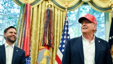 Тръмп заплашва и с мита върху мебелите