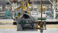 BMW: Почти всичките ни заводи в Германия са засегнати от дефицита на чипове