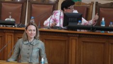 Ива Митева отново бе избрана за председател на Народното събрание