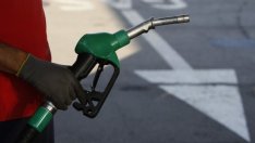 Търговци на горива протестират втори ден