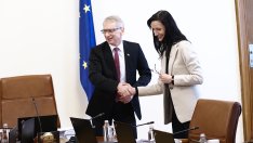 Политолози: Денков e червена линия, но ротация ще има