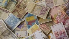 Българите обменят все повече екзотични валути за почивките си