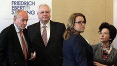 Служебният кабинет се разграничи от промените за вота в чужбина