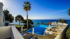 Без опит, без автобиографии, но наети: хотелите в Европа в битка за служители