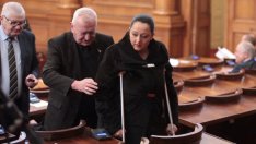 Парламентът закри министерството за българското европредседателство*