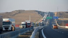 Контраблокадите на българските превозвачи по границите продължават