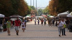 Над половината от младите хора у нас живеят в пренаселени жилища