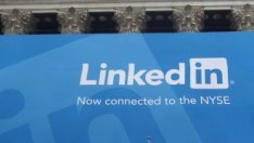 Търговията с акции на LinkedIn може би е "балон" по научен модел 