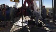 Петролът започва седмицата със слабо повишение в цените*