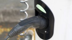 Електромобилите в САЩ вече харчат повече ток от железниците