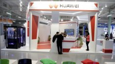 FT: Huawei рискува нови американски санкции, ако помага на Русия
