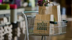 Защо поевтиняването на потребителските стоки притеснява инвеститорите?