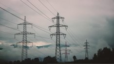Правителството проверява високите сметки за ток и вода