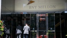 BNY Mellon с лекота надви прогнозите на Wall Street за печалбата си