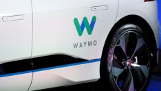 Автономните коли на Waymo са минали 8 млн. мили по пътищата