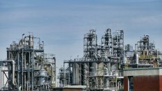 Парламентът наложи данък върху свръхпечалбите в бизнеса с горива