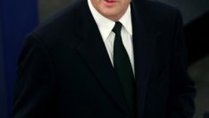 На чия страна ще застане Ангела Меркел в битката за председател на ЕК?