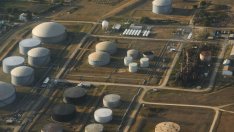 Цената на петрола остава стабилна преди данните за запасите в САЩ*